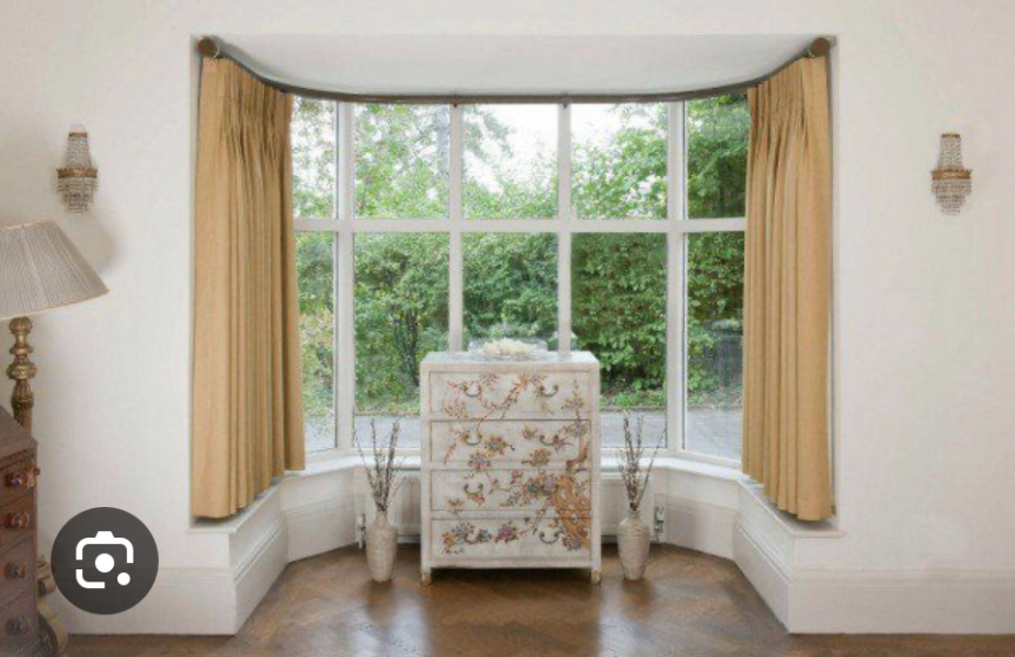 How to dress this window