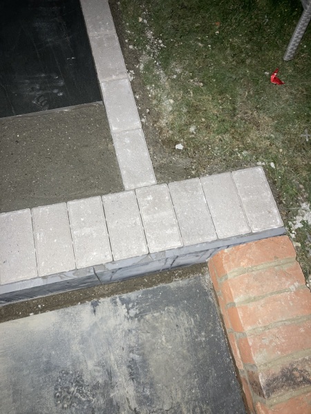 Help ! Builder has cocked up - pictures