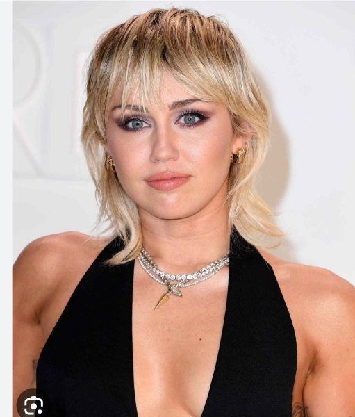 Growing out a (hideous) pixie cut