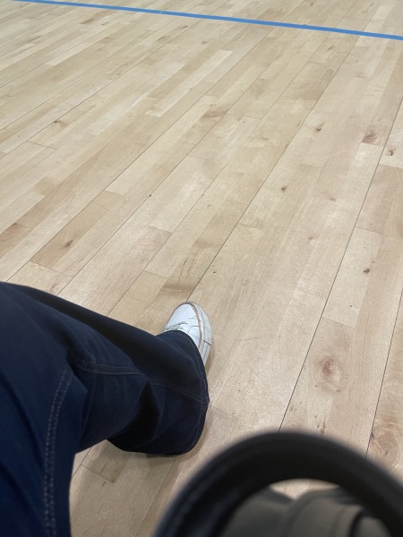 Wide leg trousers / white trainers