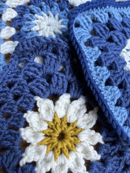 Woolly Hugs: A blanket in memory of JanH.