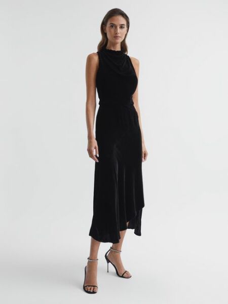 If you were a middle aged woman and wanted to look sexy as hell for a Christman party...