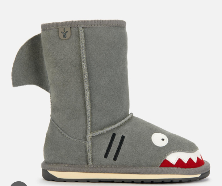 To want a puddle suit with dinosaurs on.