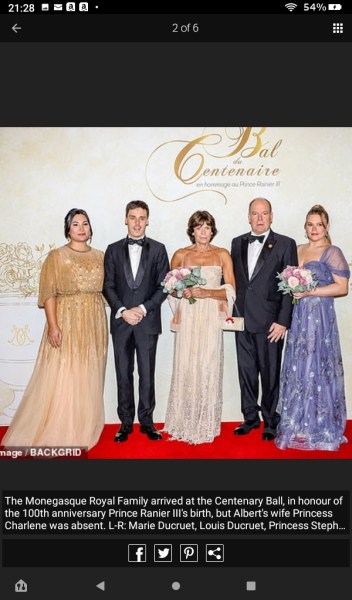 Royal Style: Embracing Autumn with a Varied Wardrobe - let's be like KC3 and enjoy!