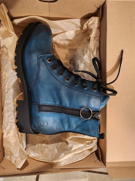 Boots over skinny jeans?