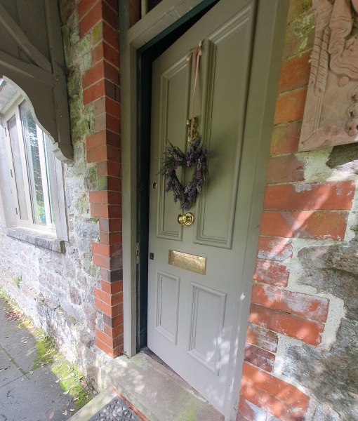 Can I see you pale pink front doors ?