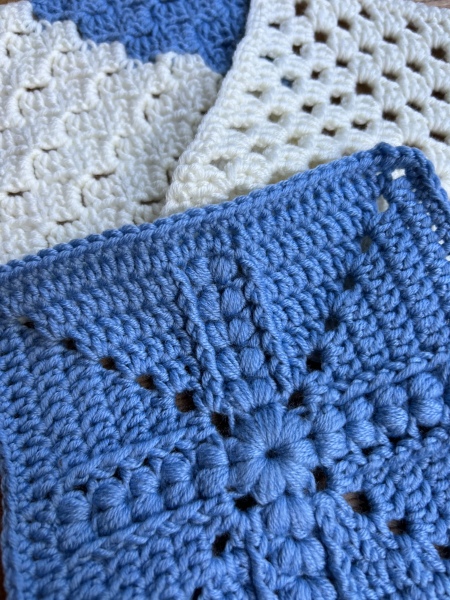 Woolly Hugs: A Blanket for fellow Mumsnetter thegreylady. Can you help us please?