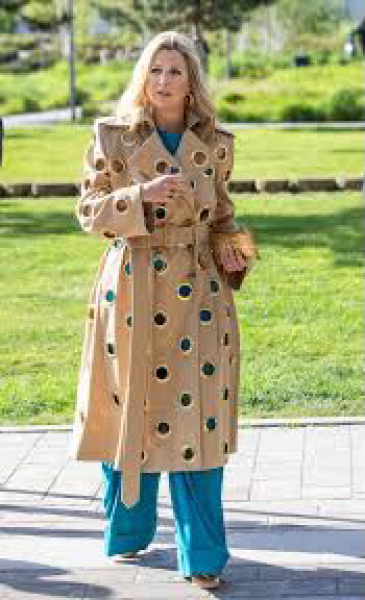 Royal Style: Embracing Autumn with a Varied Wardrobe - let's be like KC3 and enjoy!