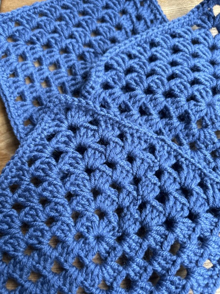 Woolly Hugs: A Blanket for fellow Mumsnetter thegreylady. Can you help us please?