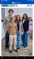 Royal Style: Embracing Autumn with a Varied Wardrobe - let's be like KC3 and enjoy!