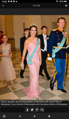 Royal Style: Embracing Autumn with a Varied Wardrobe - let's be like KC3 and enjoy!