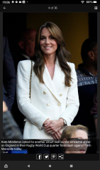 Royal Style: Embracing Autumn with a Varied Wardrobe - let's be like KC3 and enjoy!