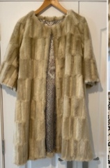 Which hairstyle, headpiece, jewellery?