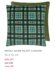 What cushions with this blue velvet sofa ??