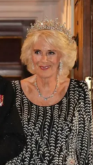 Royal Style: Embracing Autumn with a Varied Wardrobe - let's be like KC3 and enjoy!