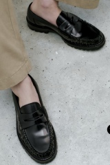 What kind of shoes to wear with a dress like this?
