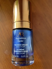 Do you get the urge to splurge on beauty products? Are your cupboards full of your stash? Join this group of beauty addicts!