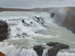 Come and tell me your dull and unexciting news 27: Calmly through the day