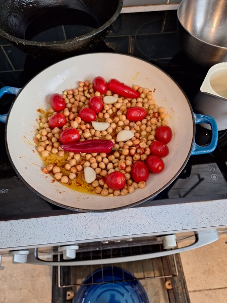 Ottolenghi's confit chickpeas - anybody made it?