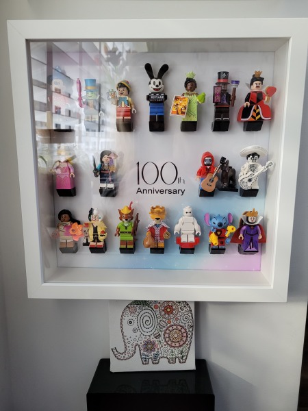 Frame for lego figures and characters?