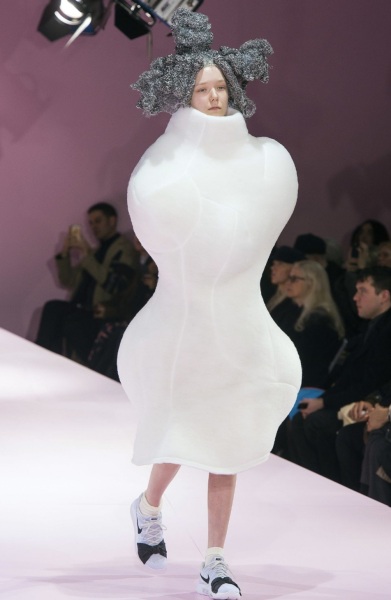 Help please!! Outfit need for a high profile fashion role...