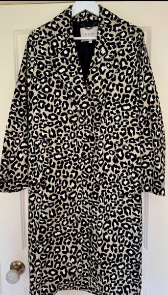 What shape/style is this coat?
