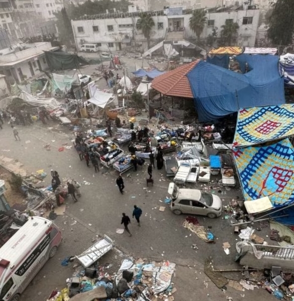 Israel has bombed the front of a hospital / 2