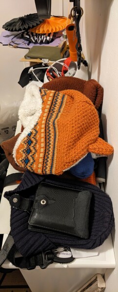 Hand hold - declutter diary
