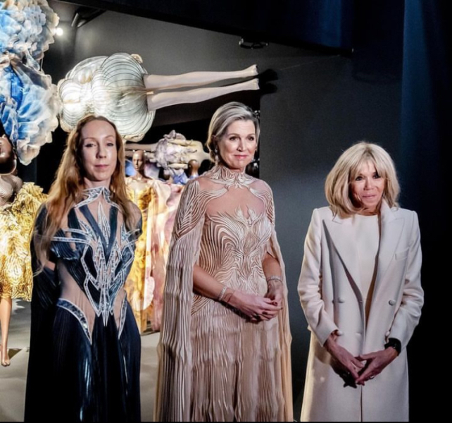 Royal Style: Never knowingly under-jewelled, let's be like Daisy and shine!