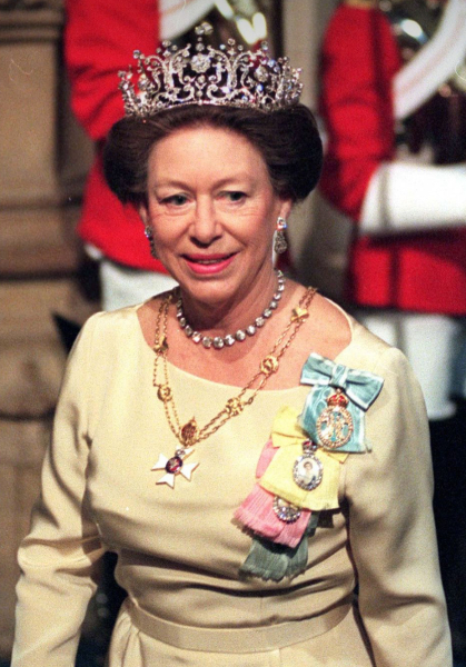 Royal Style: Never knowingly under-jewelled, let's be like Daisy and shine!