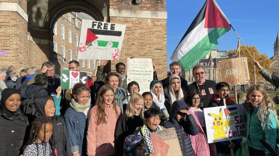 School students marching in support of Palestine
