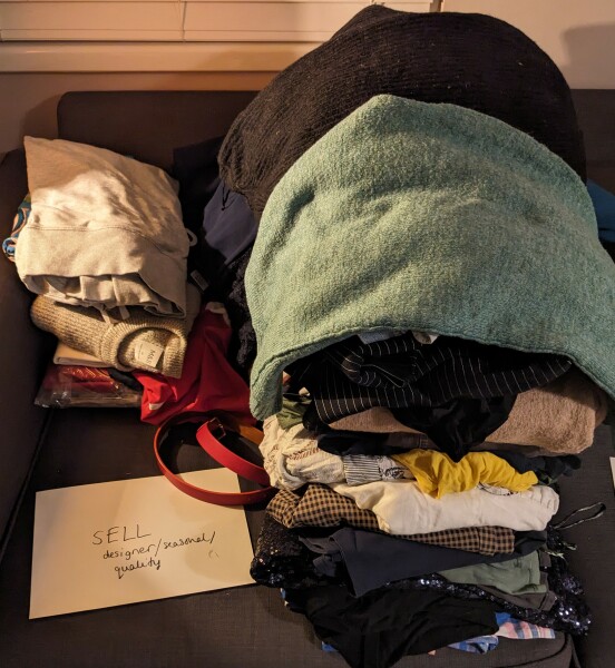 Hand hold - declutter diary