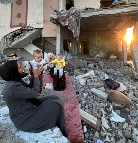 People With Very Strong or Definite Views on the 'Right' Side