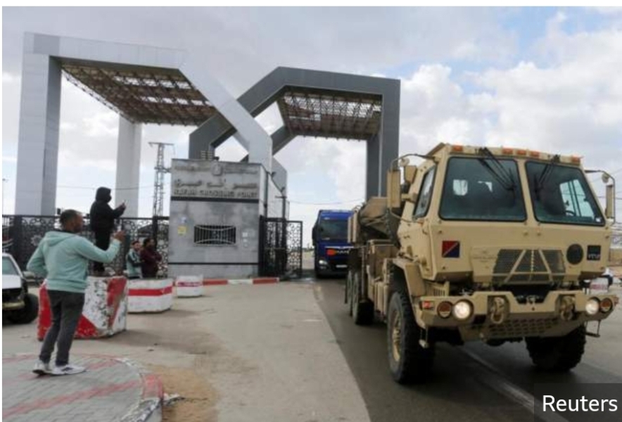 Israel has bombed the front of a hospital / 2