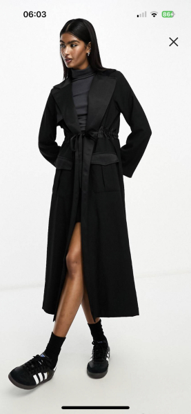 Casual but festive outfit ideas for Christmas drinks
