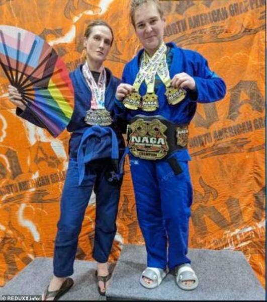 Female boxer withdraws from fight with transwoman
