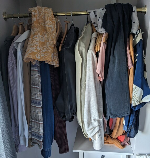 Hand hold - declutter diary