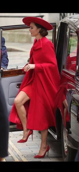 Royal Style: Never knowingly under-jewelled, let's be like Daisy and shine!