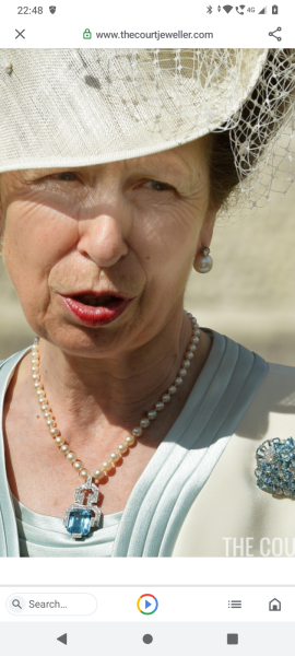 Royal Style: Embracing Autumn with a Varied Wardrobe - let's be like KC3 and enjoy!