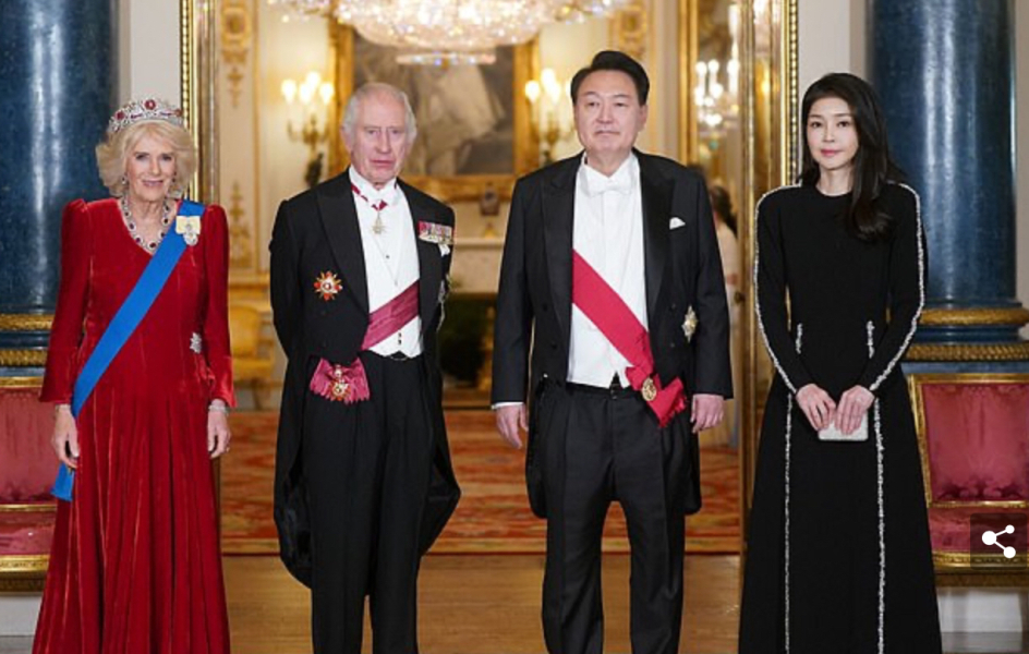 Royal Style: Never knowingly under-jewelled, let's be like Daisy and shine!