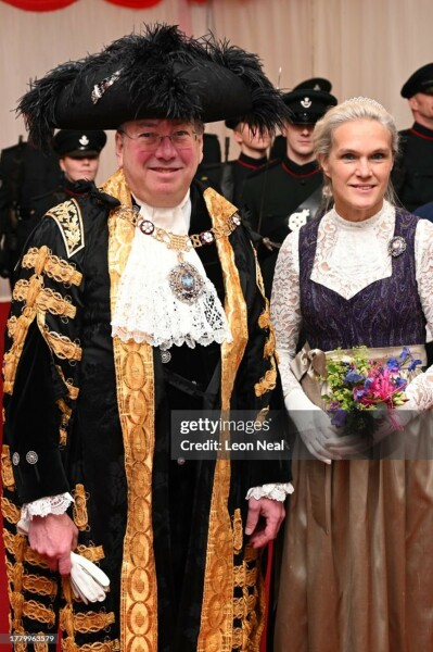 Royal Style: Never knowingly under-jewelled, let's be like Daisy and shine!