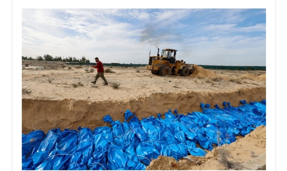 Israel has bombed the front of a hospital / 2