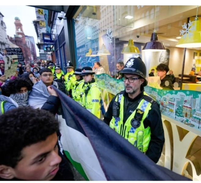 School students marching in support of Palestine