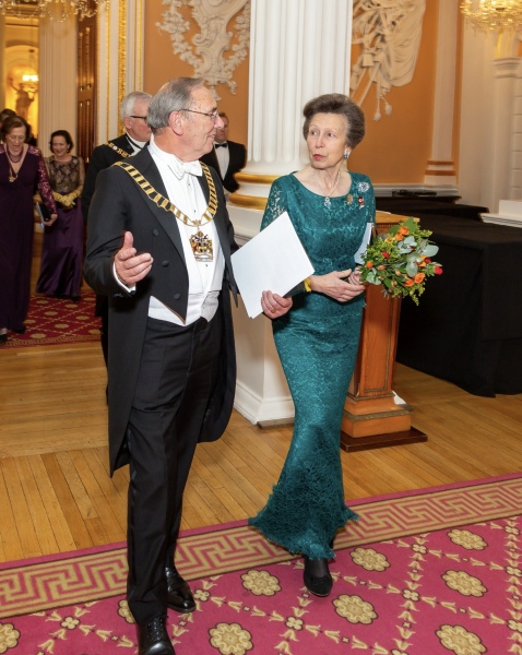 Royal Style: Embracing Autumn with a Varied Wardrobe - let's be like KC3 and enjoy!