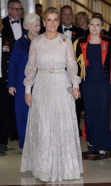 Royal Style: Embracing Autumn with a Varied Wardrobe - let's be like KC3 and enjoy!