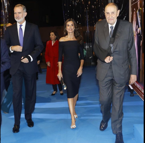 Royal Style: Never knowingly under-jewelled, let's be like Daisy and shine!