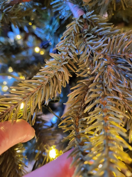 Anyone else have trouble with Balsam Hill Christmas tree?