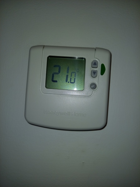 Anyone know how this thermostat works?