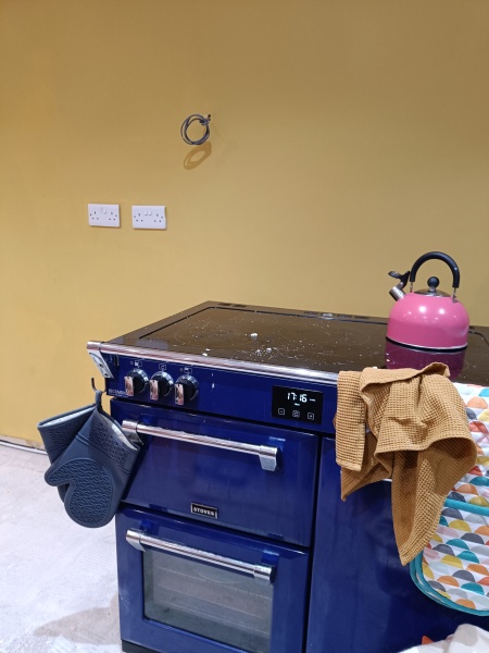 What colour kitchen units?