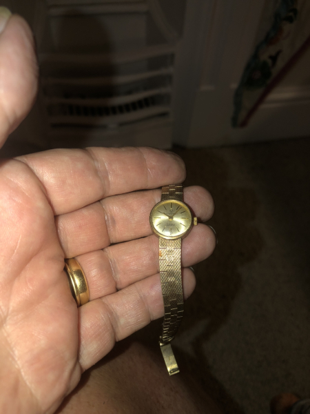 What is this hallmark? Is it gold?